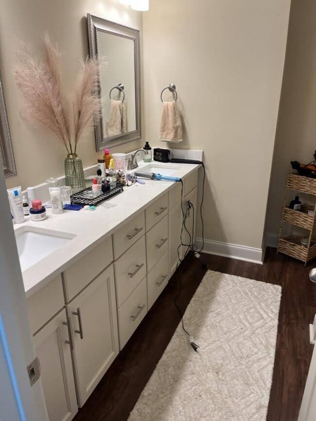 Building Photo - Modern 3BR/3.5BA Townhome Near Auburn Univ...