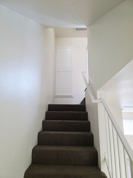 Building Photo - 12835 Kling St