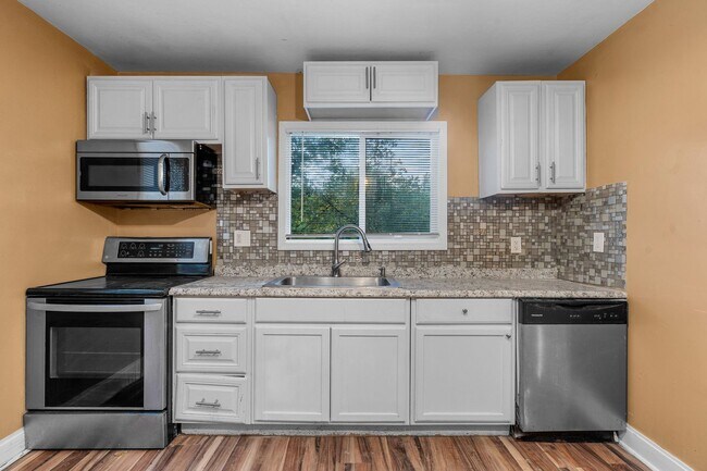 Building Photo - Newly Renovated 4-Bedroom Home | Riverview...