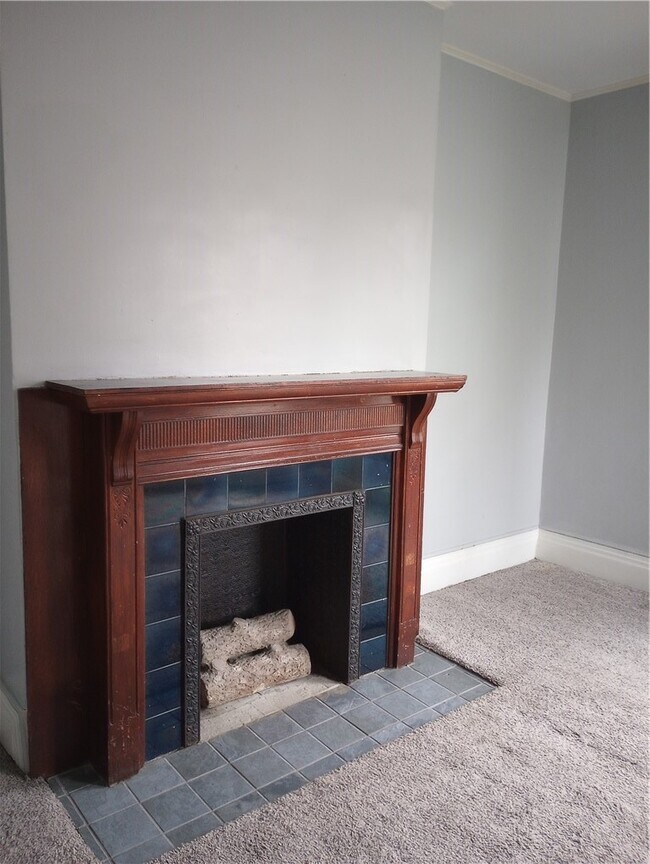 Building Photo - 364 W Gray St