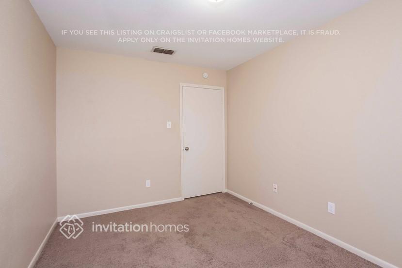 Building Photo - 745 Academy Ln
