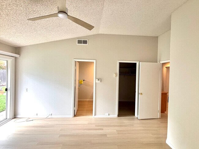 Building Photo - 8079 Darien Cir