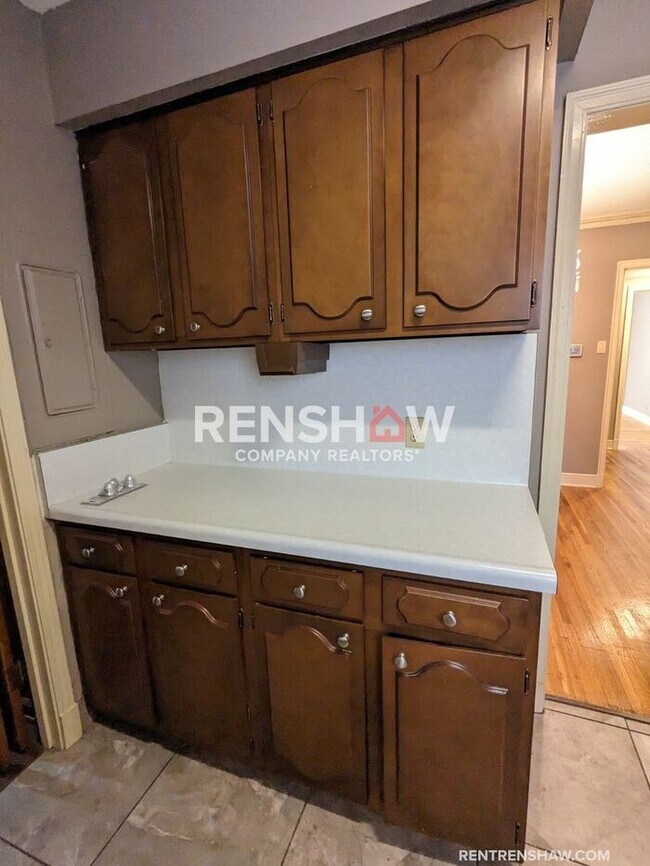 Building Photo - Convenient, 3/2 Home In East Memphis Now A...