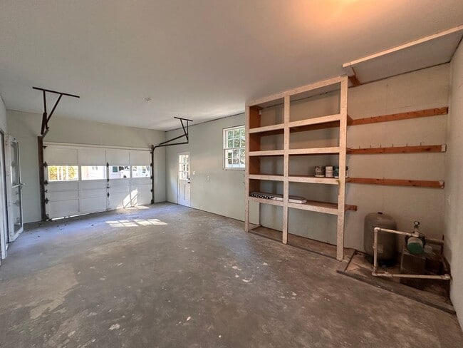 Building Photo - Home on High Tide