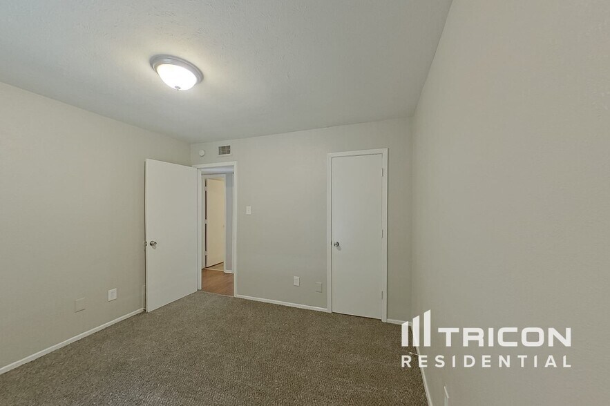 Building Photo - 2507 Arapaho Dr