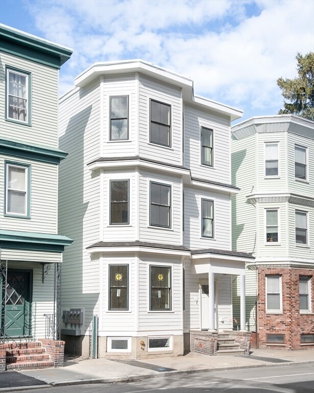 Building Photo - 298 Maverick St