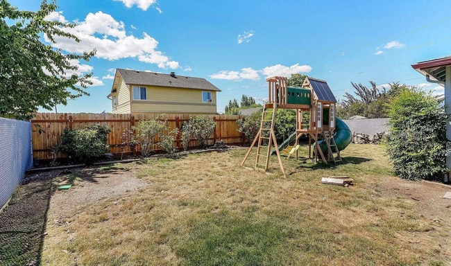 Building Photo - 122 Goldfish Farm Rd SE