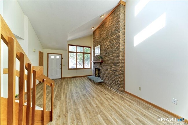 Building Photo - 33 Ivy Ln