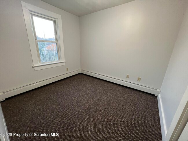 Building Photo - 1429 N Lincoln Ave