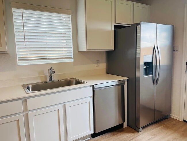 Building Photo - 26739 Paloma Blanca Dr