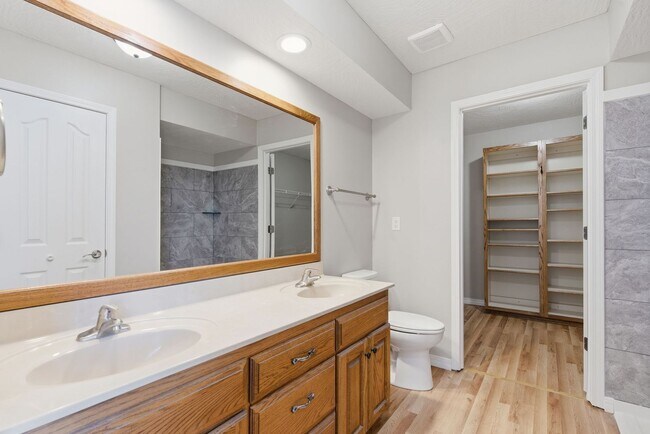 Building Photo - Updated home on large lot with GREAT SHOP!