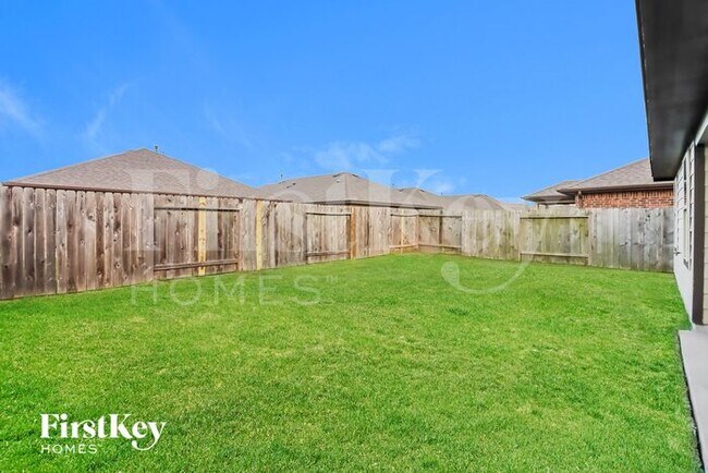 Building Photo - 8011 Carillon Way