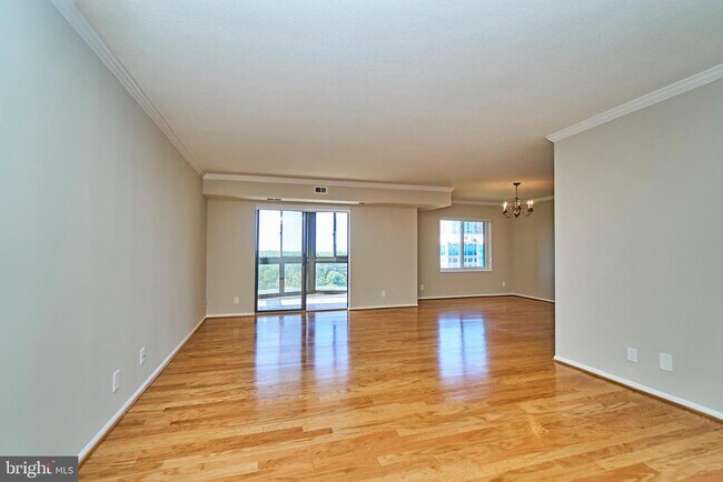 Building Photo - 8360 Greensboro Dr