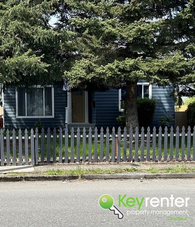 Building Photo - Tacoma Gardeners Dream 2Bed/1Bath