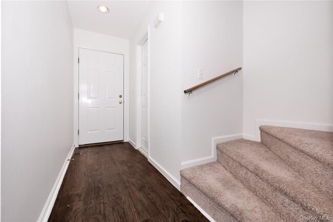 Building Photo - 41 S Moger Ave