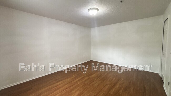 Building Photo - 13803 Fairway Island Dr
