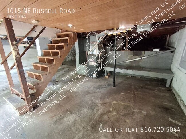 Building Photo - 1015 NE Russell Rd.