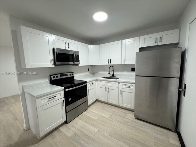 Primary Photo - 12215 W Dixie Hwy