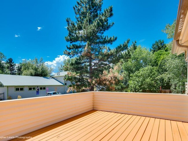 Building Photo - 1140 Poplar Ave