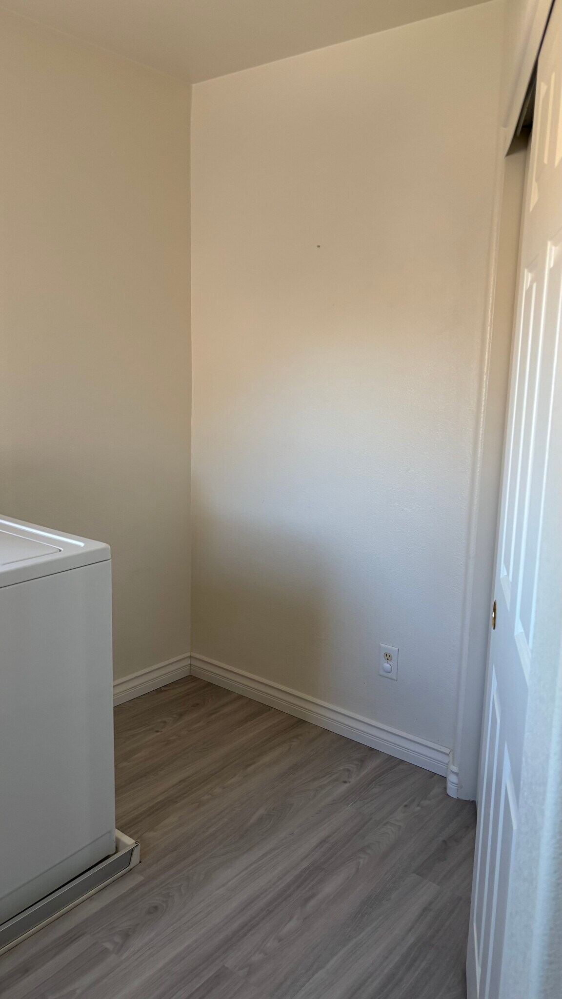 spacious laundry room with closet space - 11057 Piedmont Valley Ave