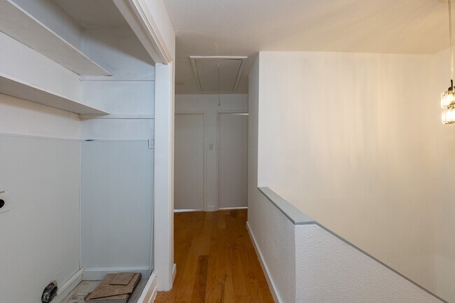 Building Photo - 8486 Ariel St