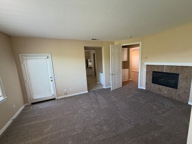 Building Photo - 46263 Drymen Ave