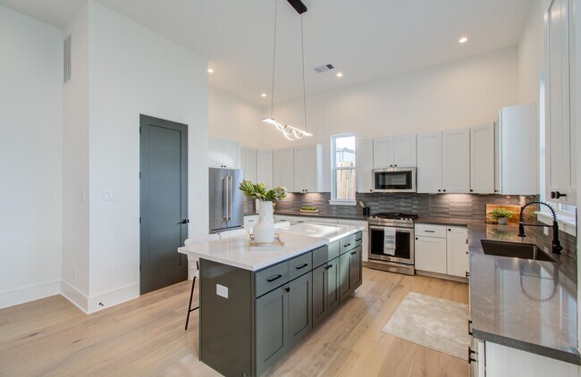 Building Photo - 1645 Bingle Rd