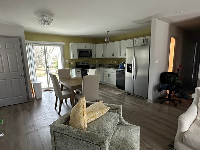 Building Photo - 1523 Robin Rd