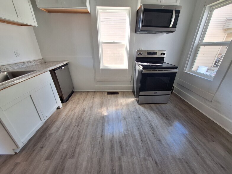 Building Photo - 515 W Franklin St