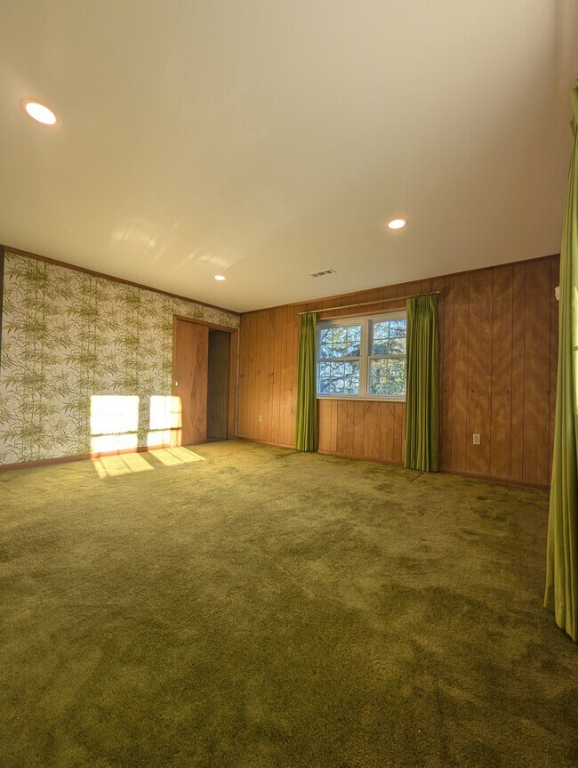 Building Photo - 201 Highland Cir