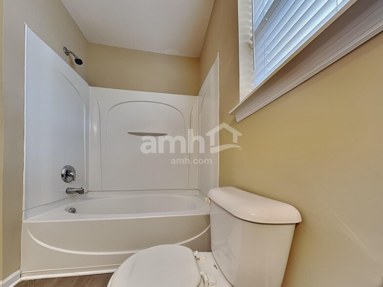 Building Photo - 250 Westbrooke Rd