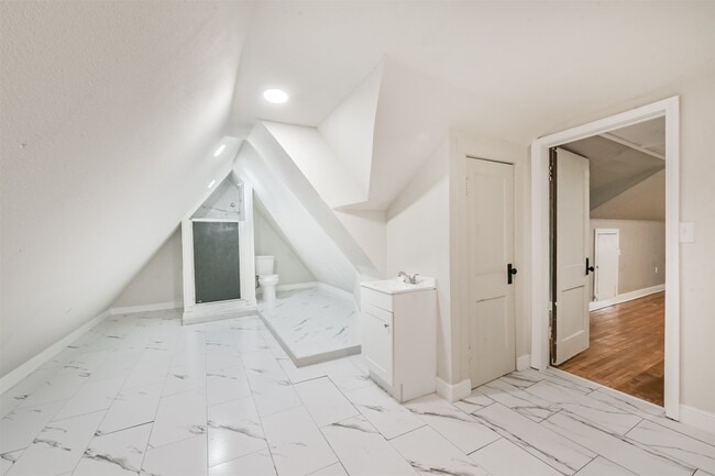 Building Photo - 2606 Oakdale St