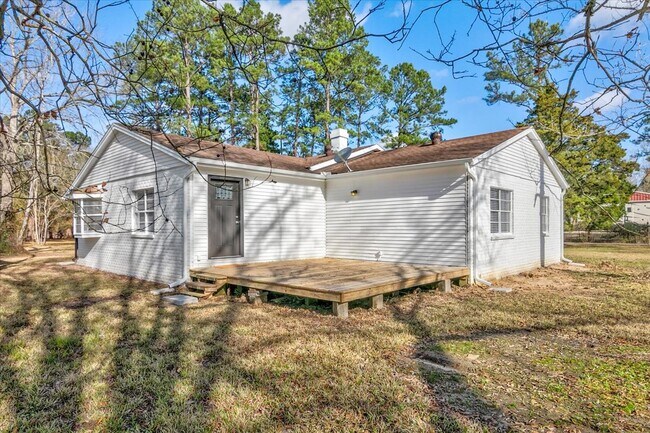 Building Photo - 185 Weiss Bluff Rd