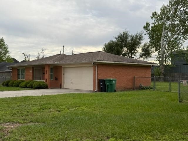 Building Photo - 1805 Wycliffe Dr