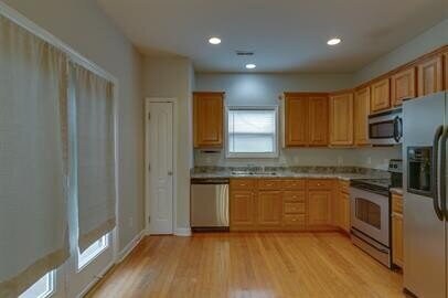 Building Photo - Beautiful 3 bedrooms 2.5 bathrooms in Spri...