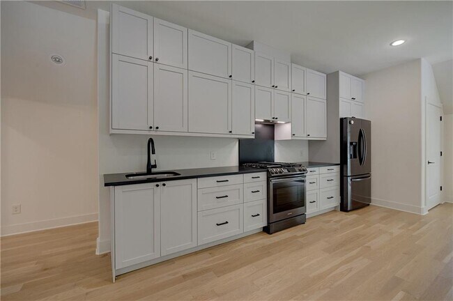 Building Photo - 3570 Knollwood Dr NW