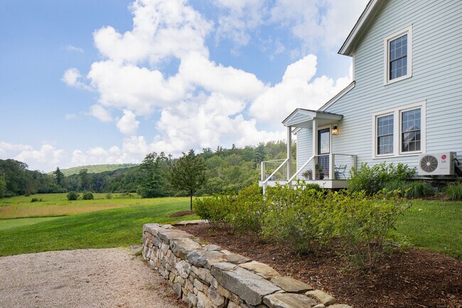 Building Photo - 41 Loon Meadow Dr