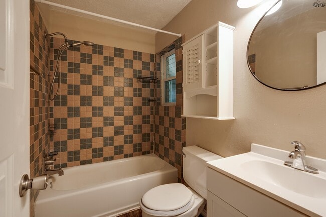 Building Photo - 5114 Fairway Blvd
