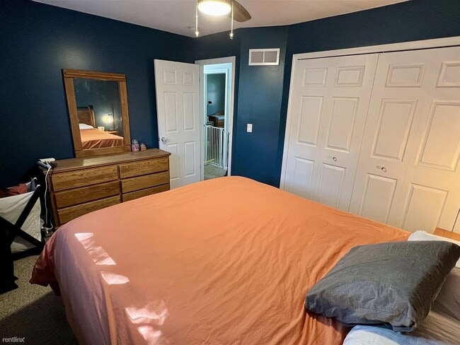 Building Photo - 2669 Deake Ave