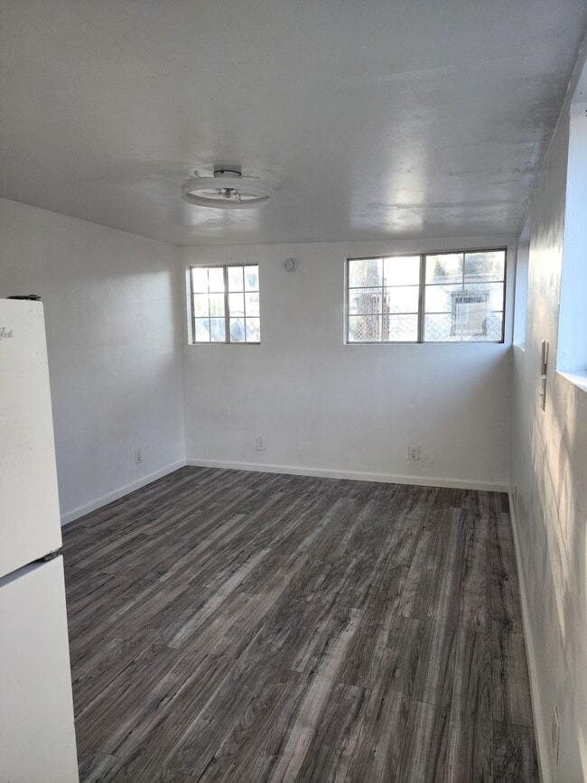 Building Photo - 6116 Brooklyn Ave