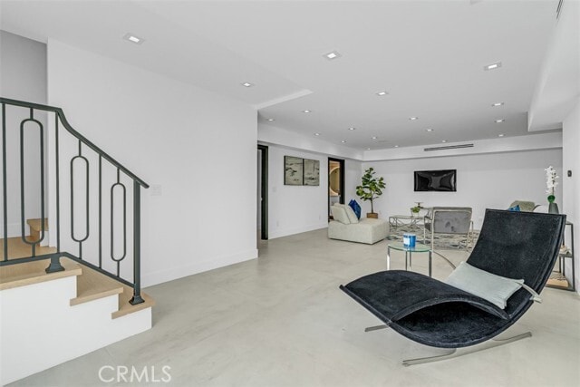 Building Photo - 430 W Kenneth Rd