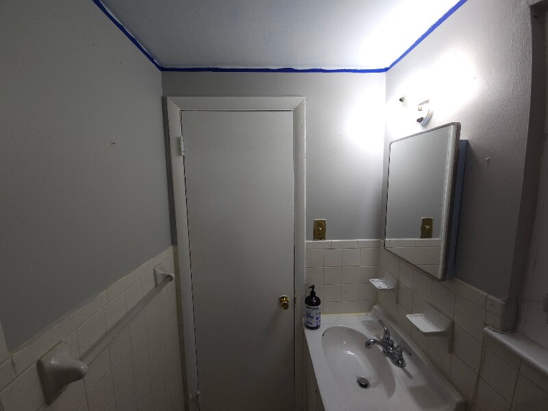 Building Photo - 1612 Kingsway Rd