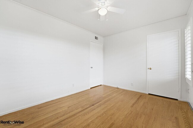 Building Photo - 536 W Hillsdale Blvd