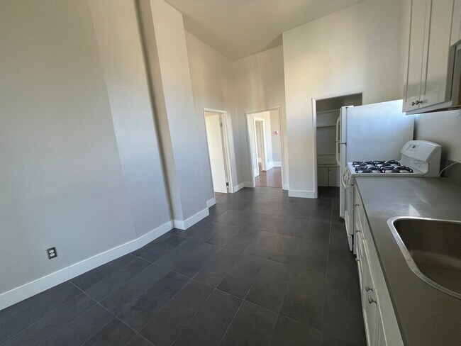 Building Photo - 1534 Center St