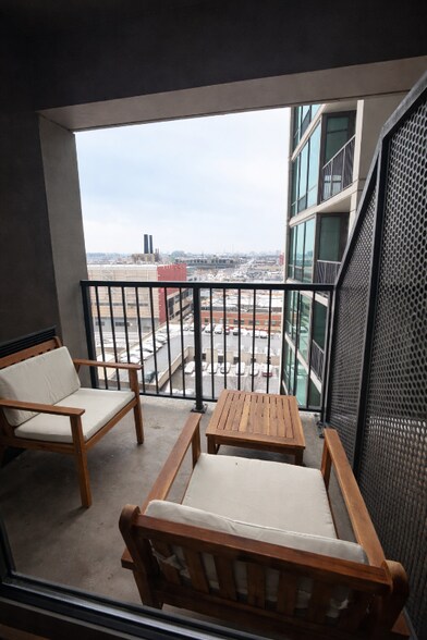 Building Photo - 900 S Clark St