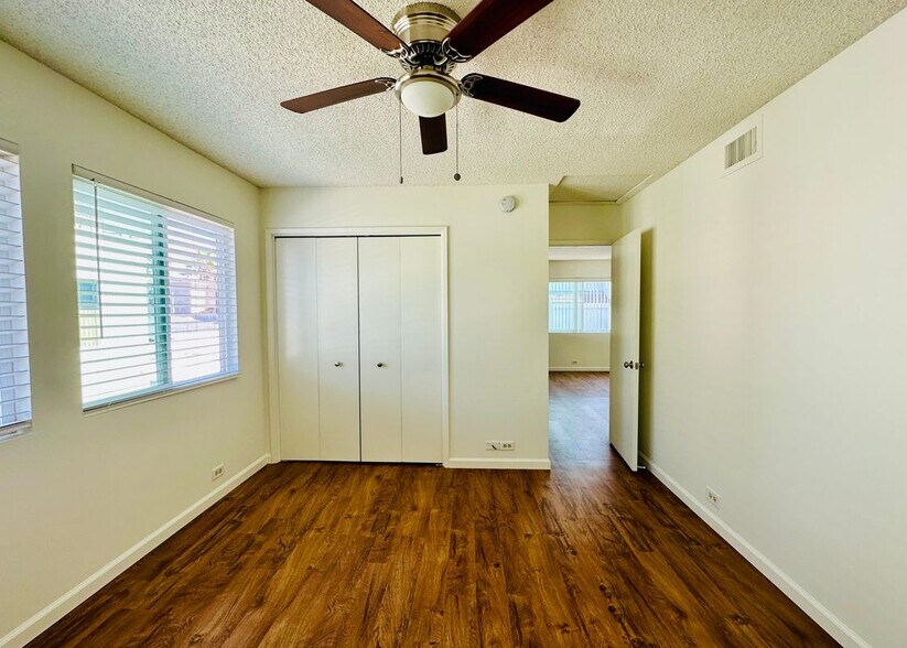 Building Photo - 28 20th Ct