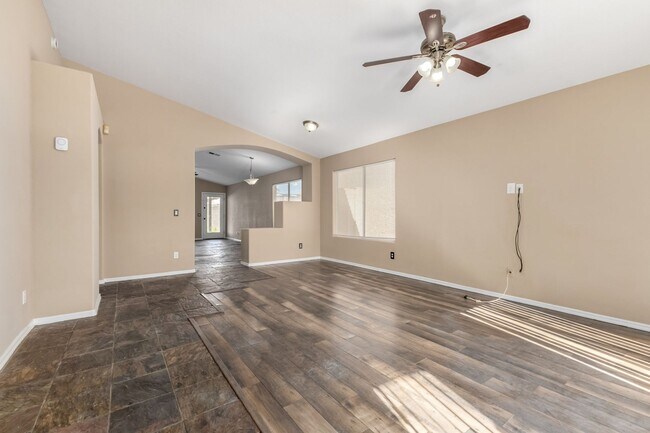 Building Photo - Charming 4-Bedroom Peoria Home with Private Pool – Great Location!