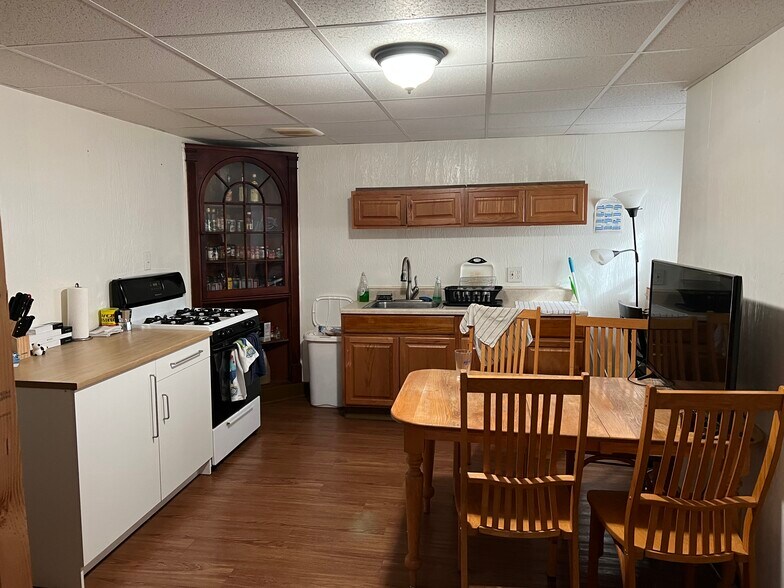 Building Photo - 47 Boundary St