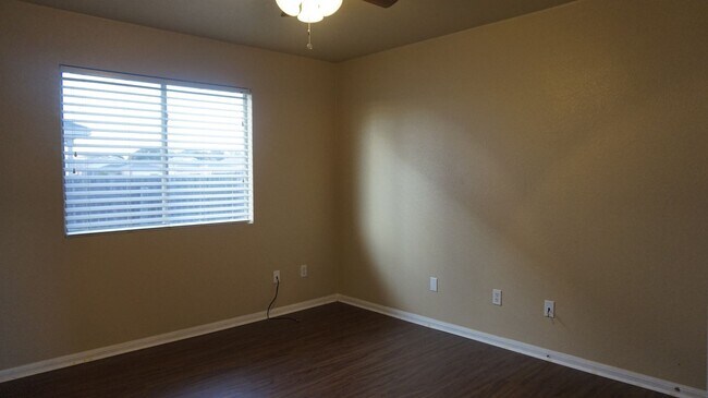 Building Photo - 2603 John Porter Dr