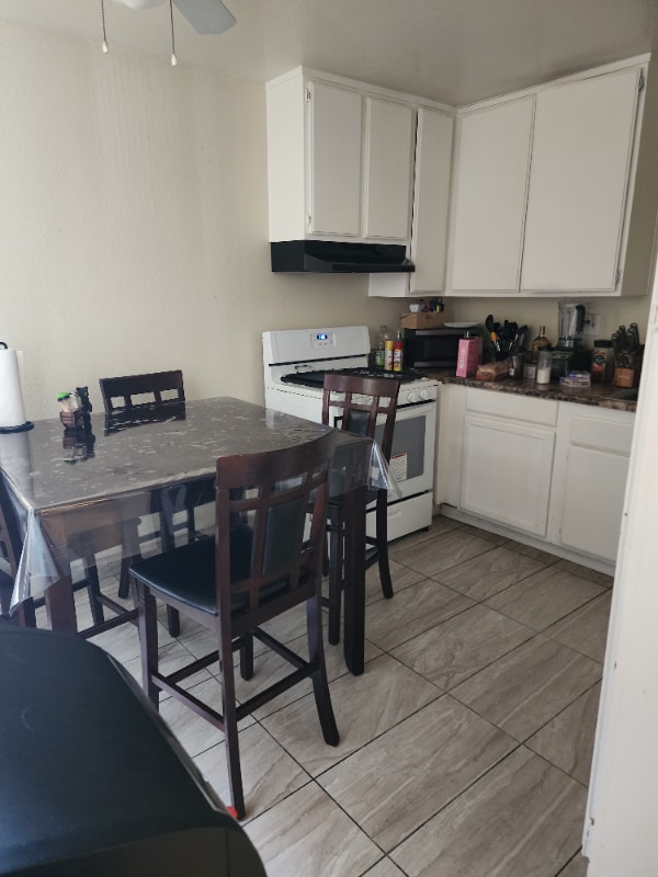 Building Photo - 745 S Lark Ellen Ave